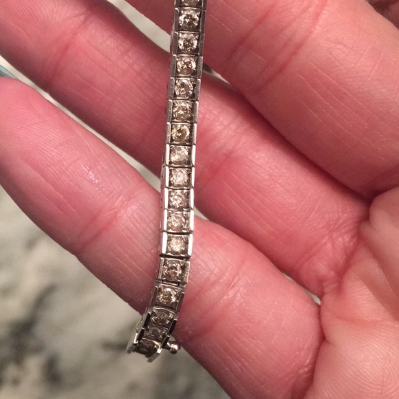 10kt White Gold  Diamond Tennis Bracelet💎 2 Day Clearance! 💎✨ - Picture 8 of 9